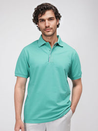 T-shirt kolar polo lelaki yang jarang berlaku