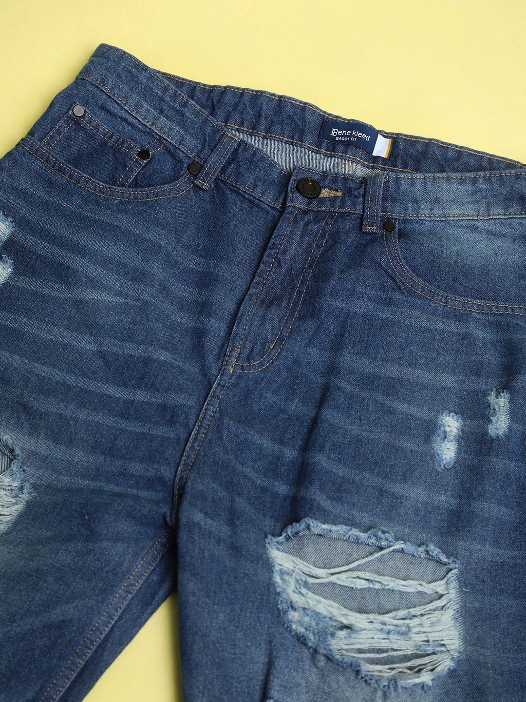 Bene Kleed Men Mildly Distressed Light Fade Baggy Jeans
