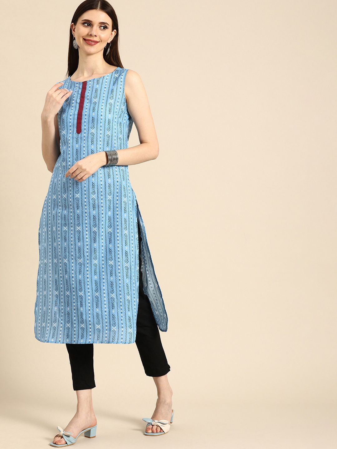 Anouk Women Blue & White Geometric Printed Pure Cotton Sleeveless Kurta