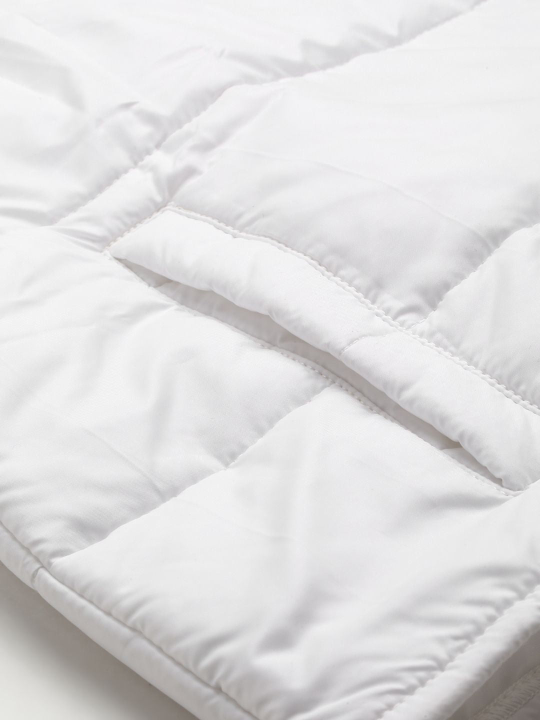 SASSAFRAS Women White Crop Padded Jacket