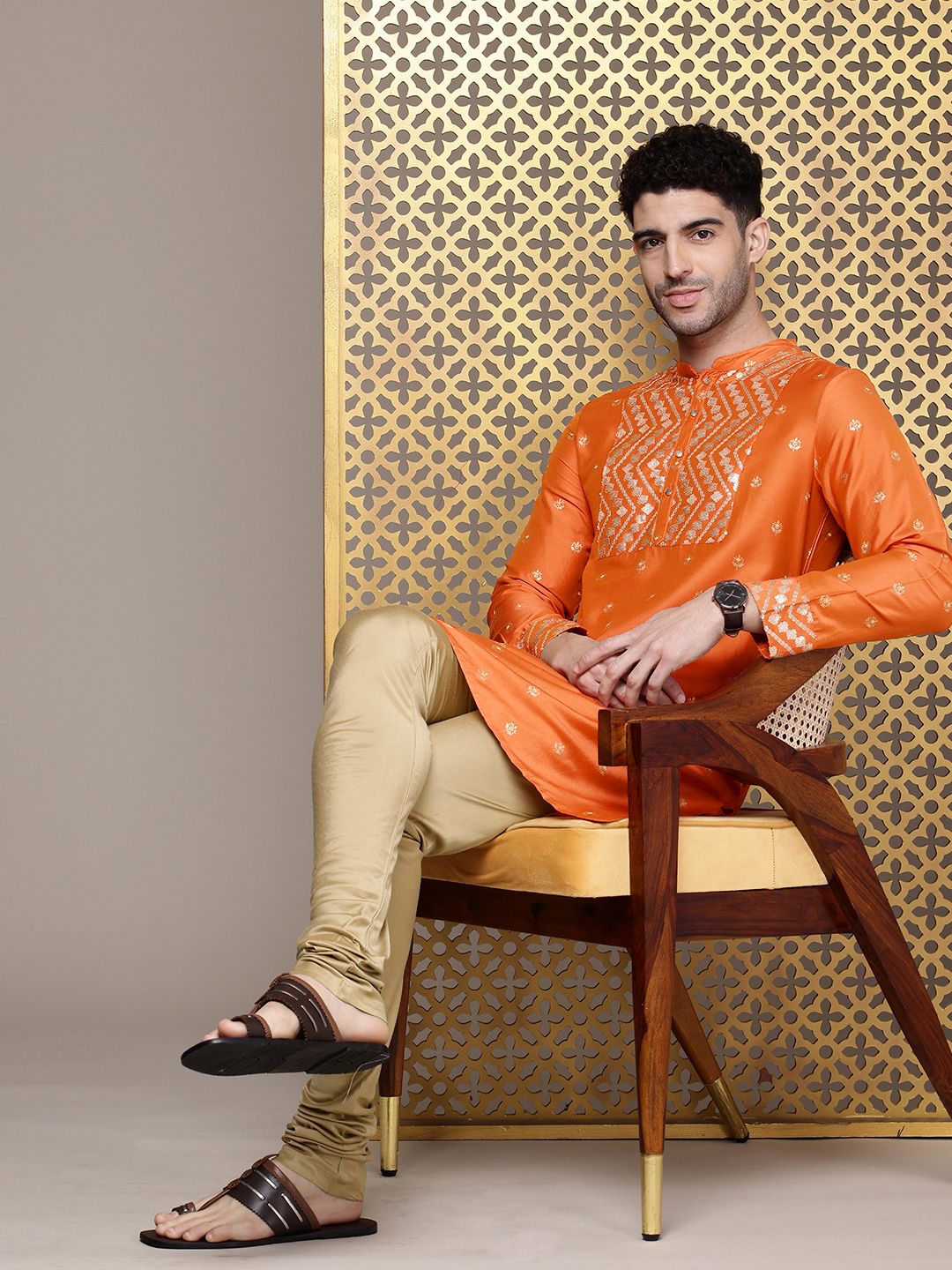 House of Pataudi Floral Printed Mandarin Collar Sequinned Jashn Kurta with Churidar