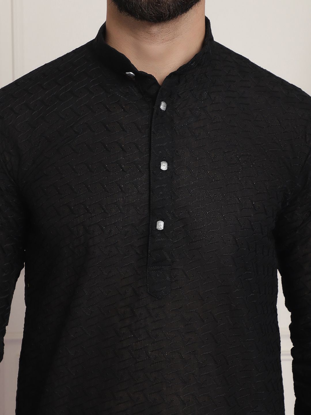 SOJANYA Men Black Chikankari Kurta