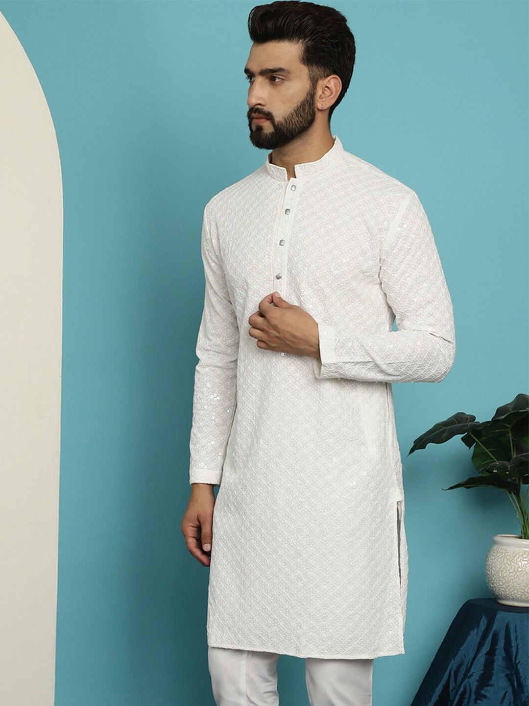 SOJANYA Geometric Embroidered Pure Cotton Mandarin Collar Straight Kurta