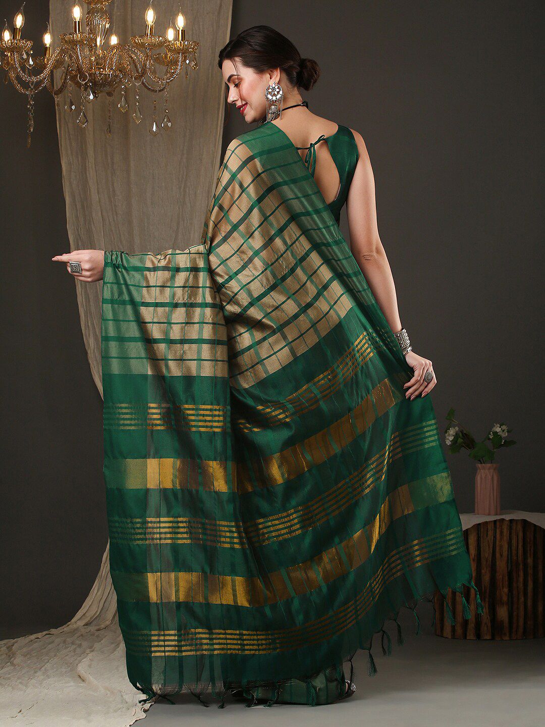 Saree mall Checks Silk Blend Saree