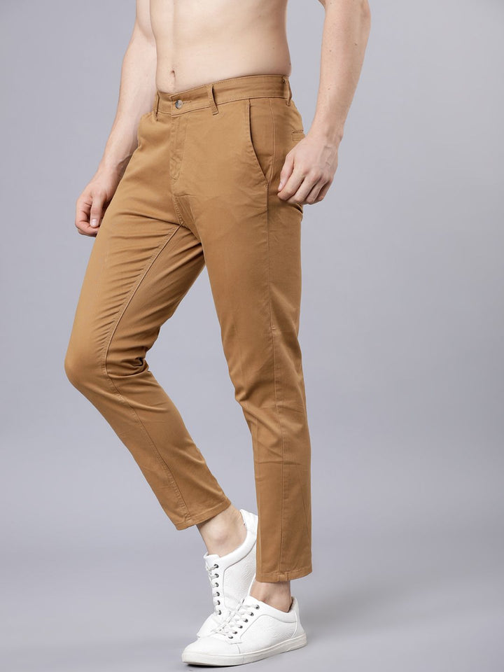 HIGHLANDER Men Brown Tapered Fit Solid Chinos