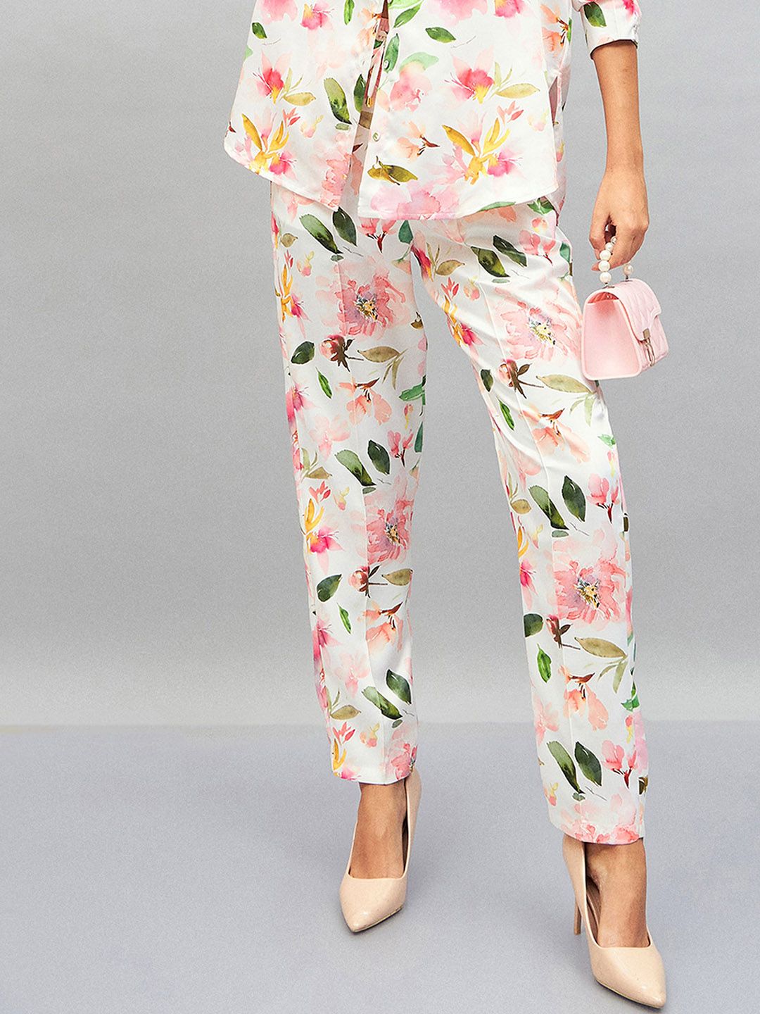 SASSAFRAS White Women Floral Printed Straight Fit Trousers