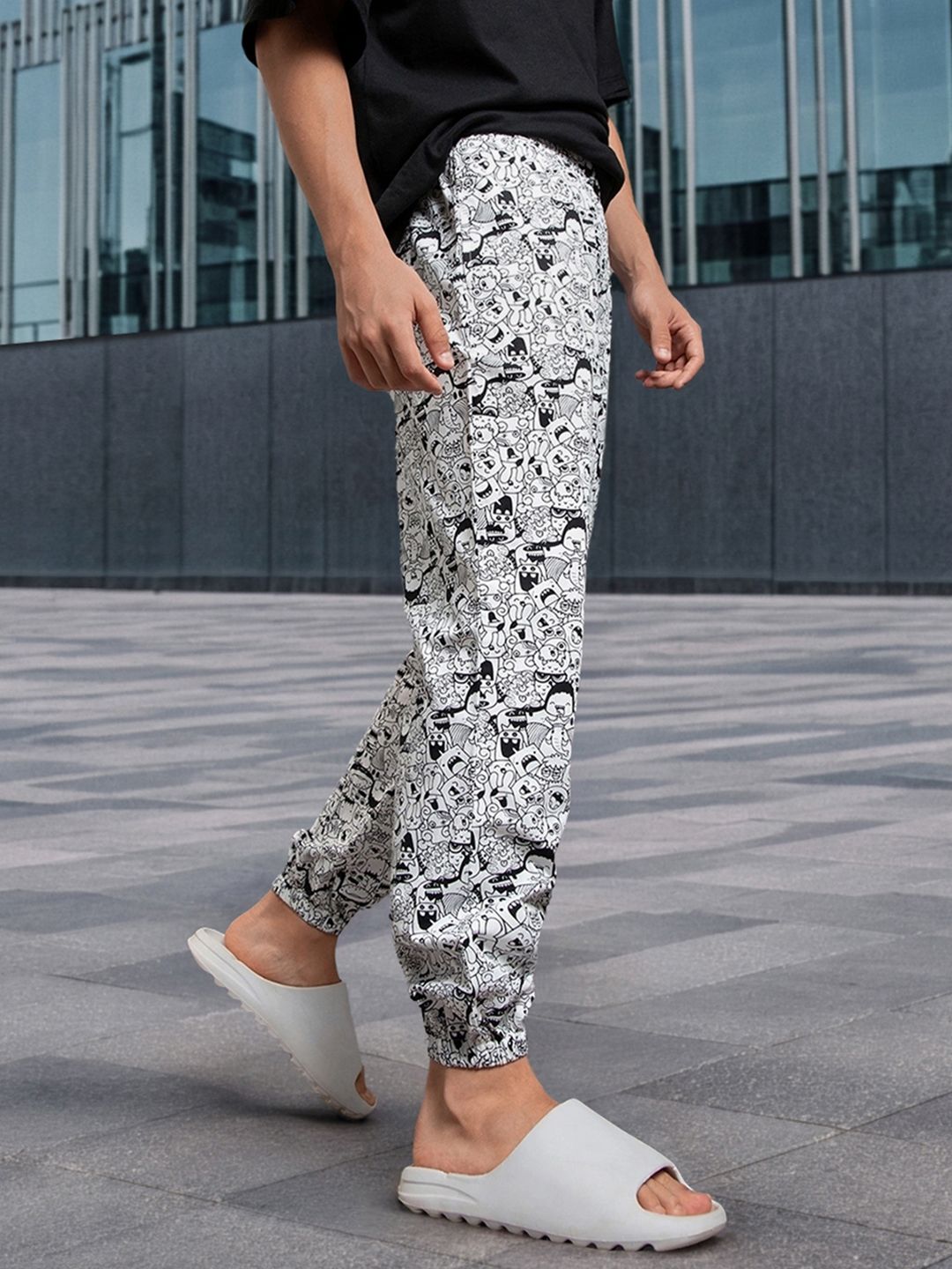 Bewakoof Men Pure Cotton All Over Printed Lounge Pants
