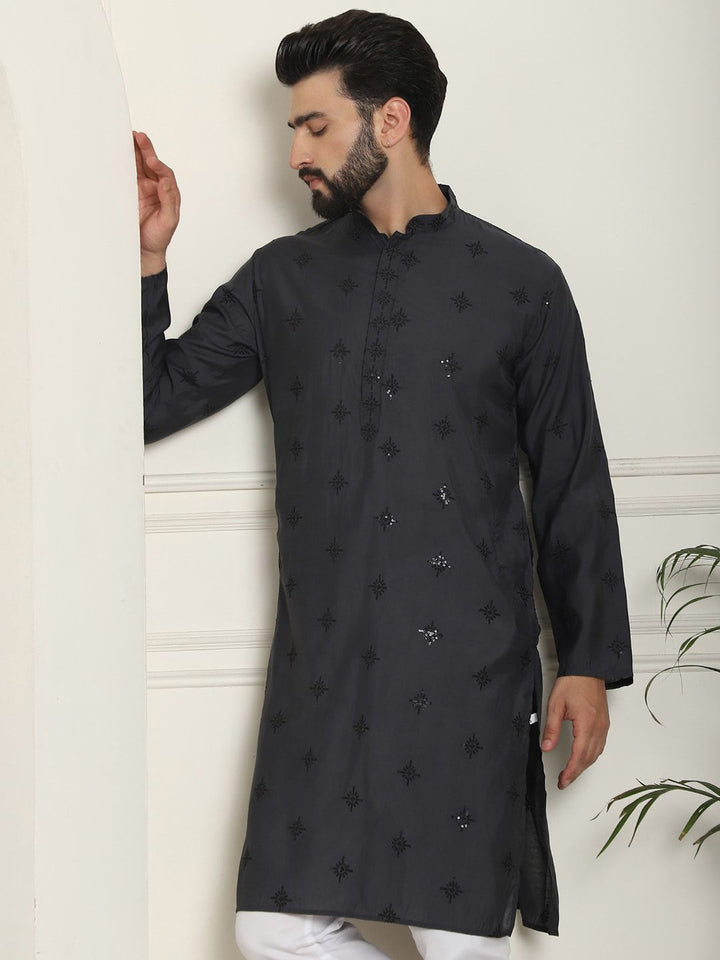 SOJANYA Kurta Lurus Sutera Berhias Bunga Labuci Mandarin