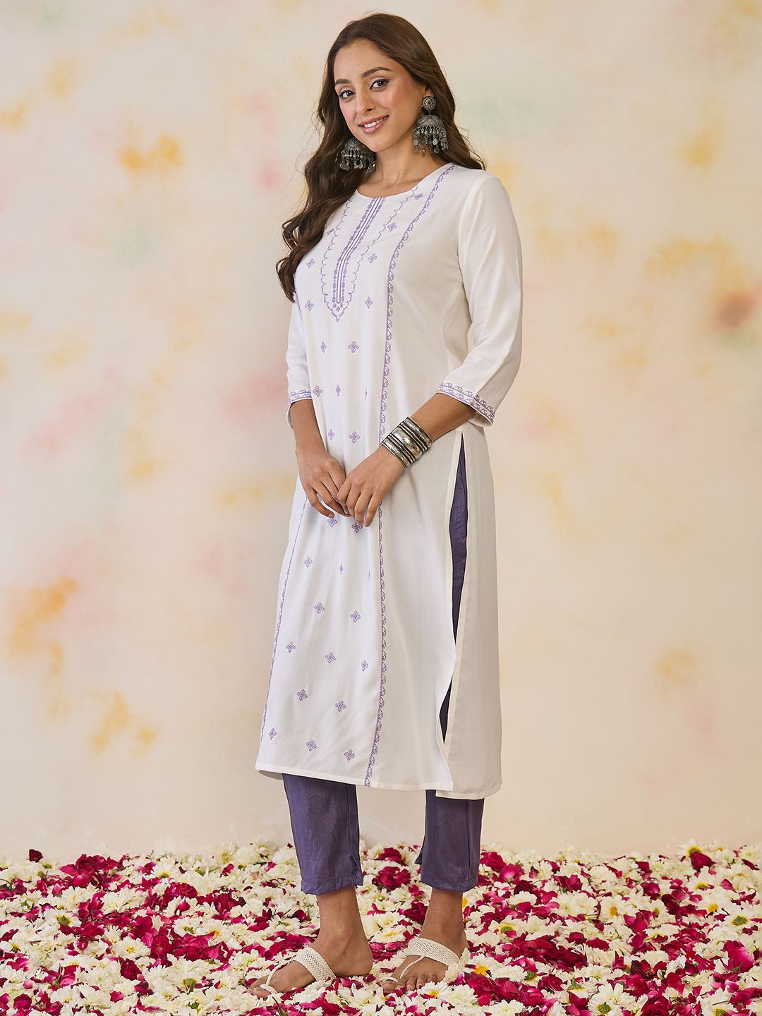 Indo Era Women Ethnic Motifs Embroidered Thread Work Floral Kurta