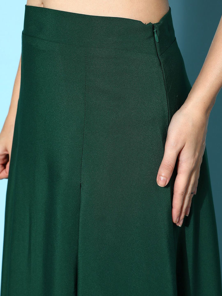 Berrylush Women Green Solid Top with Skirt
