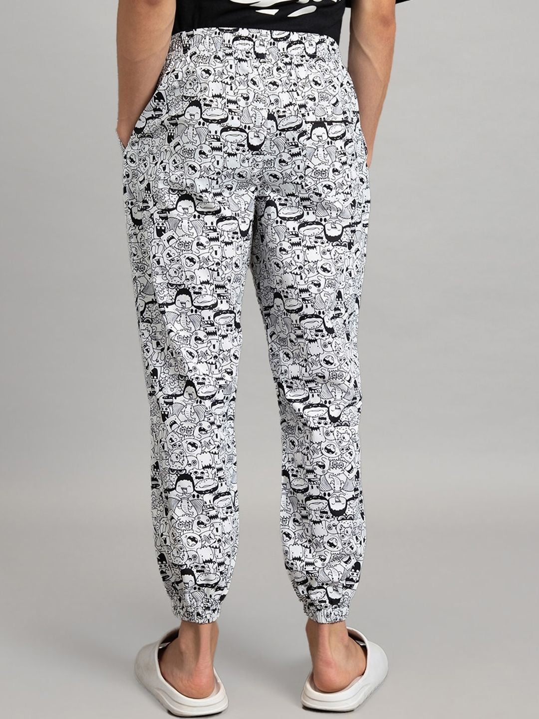 Bewakoof Men All Over Pure Cotton Printed Lounge Pants