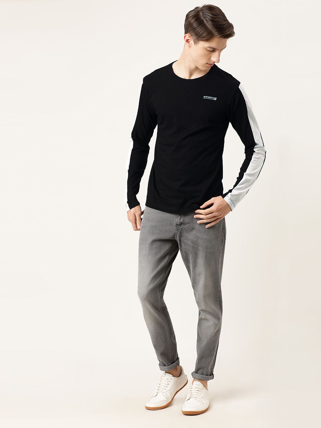 The Indian Garage Co Men Black Solid Round Neck T-shirt