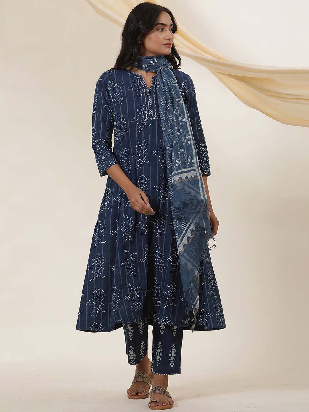 W Floral Printed Leher Berlekuk Kapas Kurta A-Line