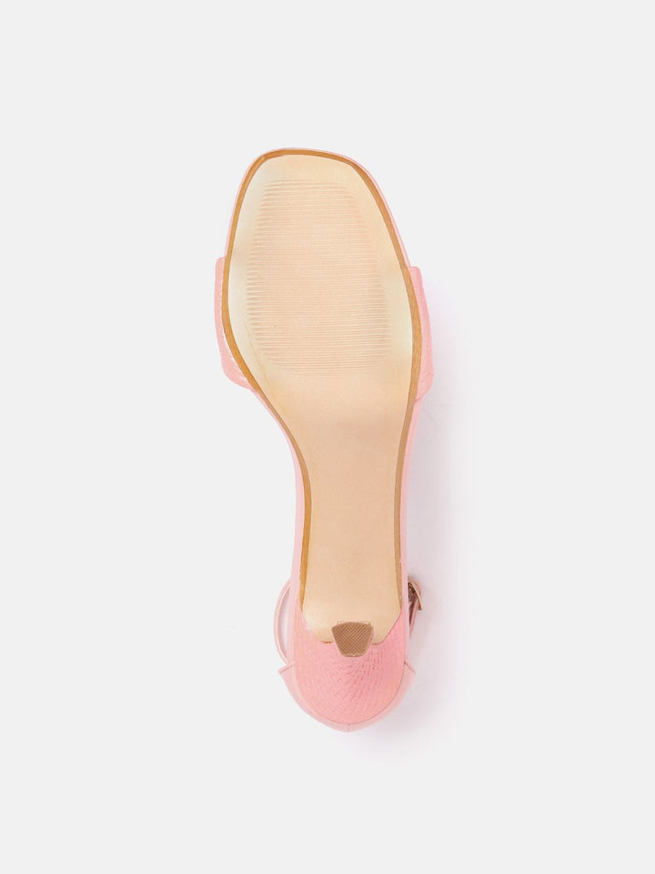 DressBerry Women Textured Mid-Top Slim Heels