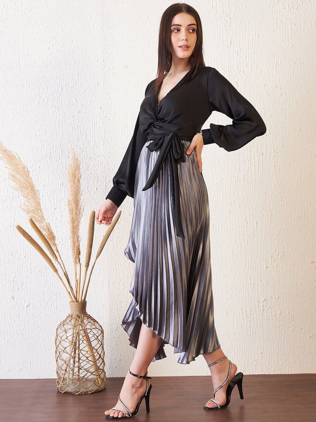 Antheaa Black V-Neck Knotted Fit & Flare Midi Dress