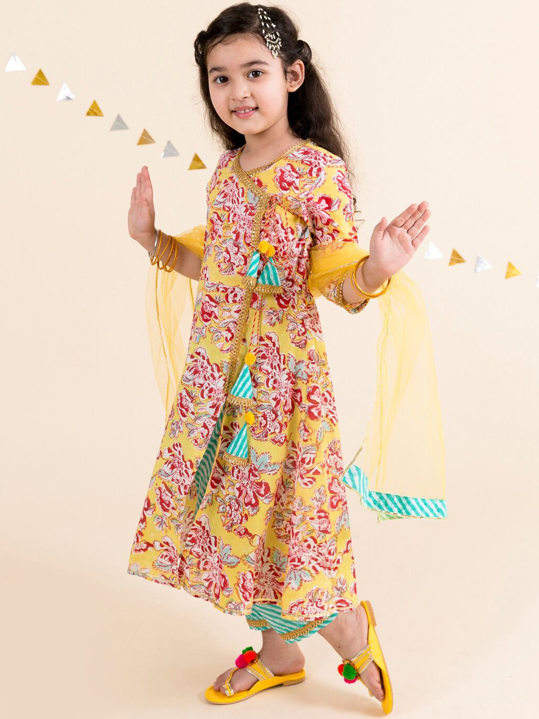 pspeaches Girls Yellow & Blue Floral Pure Cotton Kurta with Trousers & With Dupatta