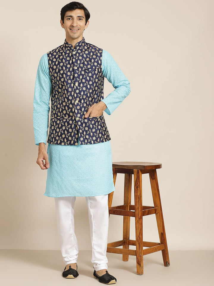 SOJANYA Kurta Kapas Tulen Chikankari Biru Lelaki dengan Jaket Churidar & Nehru