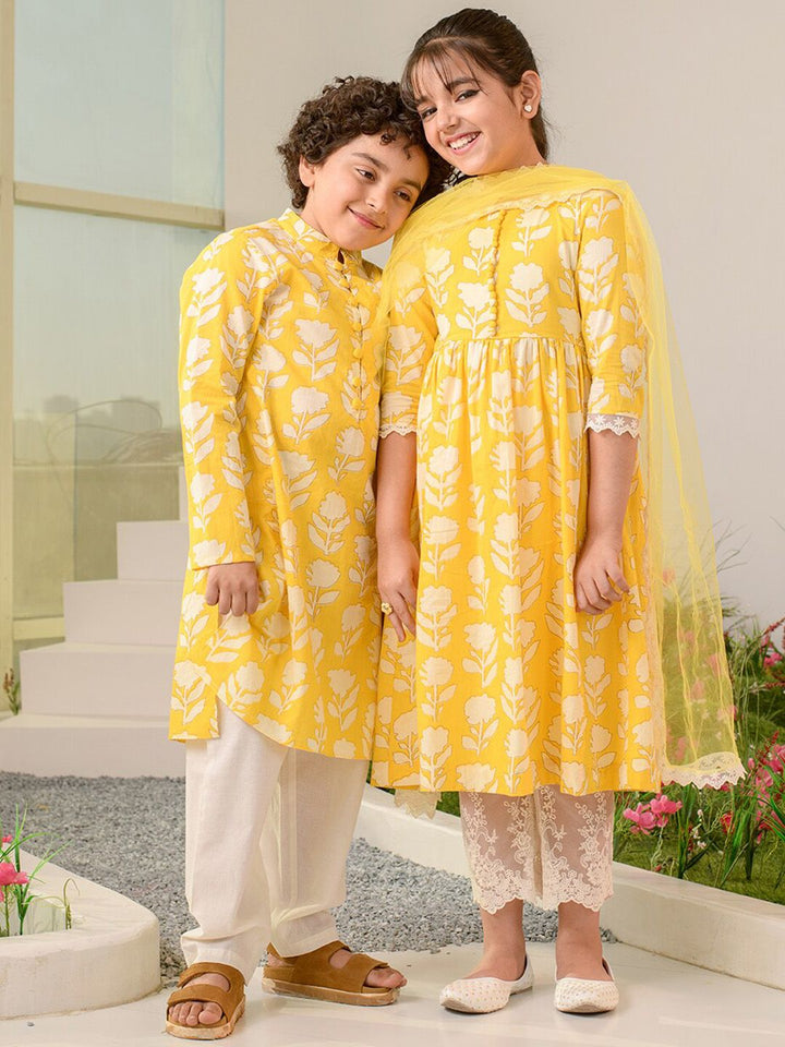 pspeaches Girls Floral Printed Regular Pure Cotton Kurta with Trousers & Dupatta
