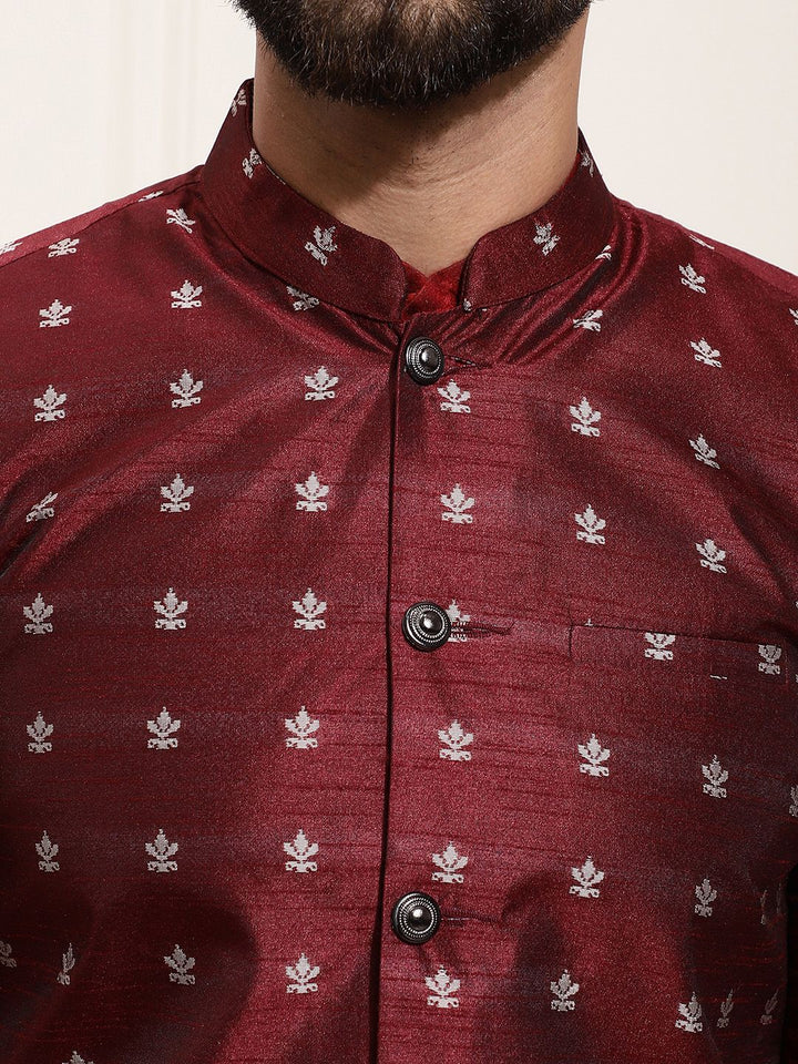 SOJANYA Men Maroon Solid Kurta Set With Printed Jacket