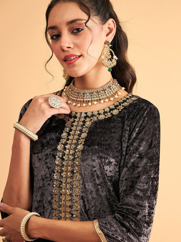 Shae by SASSAFRAS Embroidered Yoke Design Round Neck Velvet Kurta