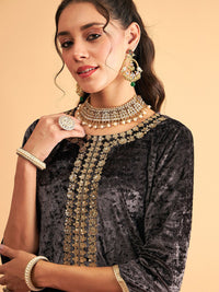 Shae by SASSAFRAS Embroidered Yoke Design Round Neck Velvet Kurta