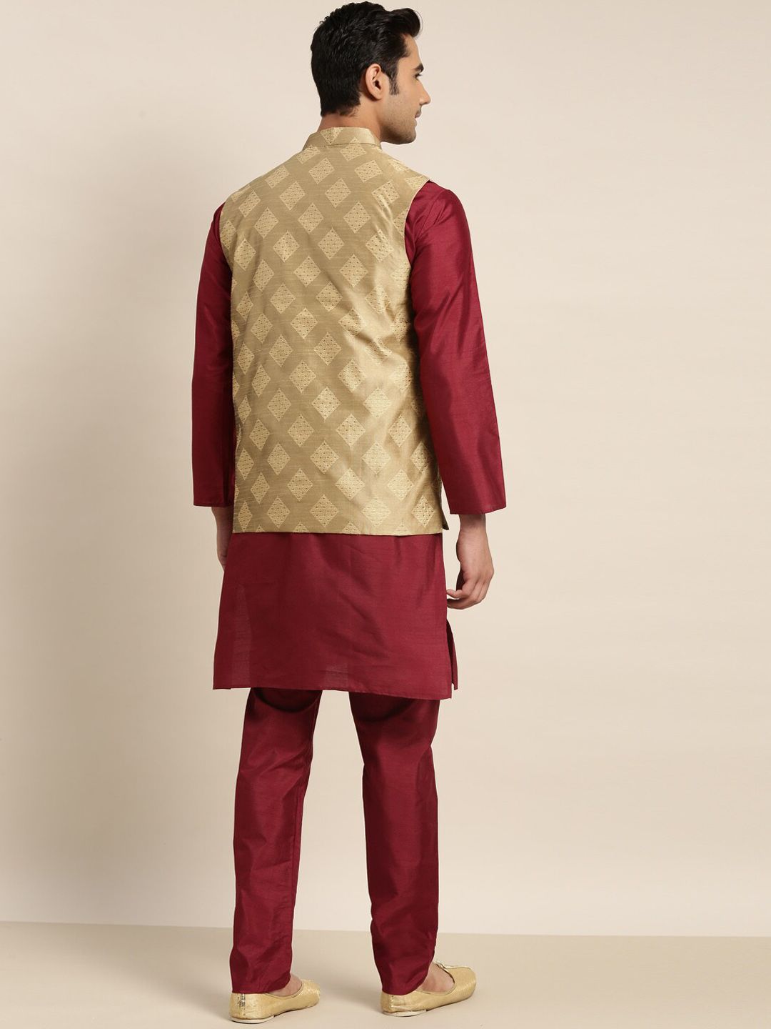 SOJANYA Kurta Biasa Kolar Mandarin dengan Churidar dengan Jaket Nehru Rekaan Tenunan