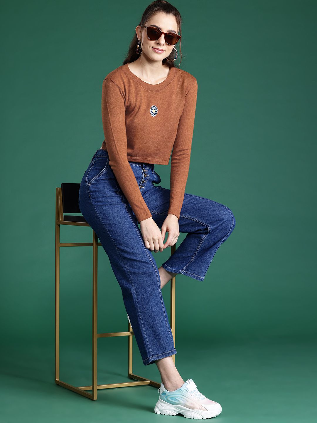 DressBerry Floral Applique Detailed Acrylic Cropped Pullover