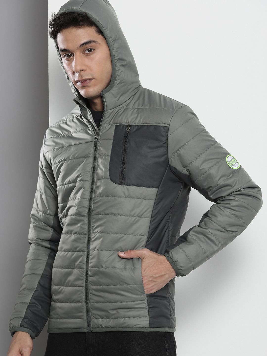 The Indian Garage Co Men Colourblock Hooded Slim Fit Puffer Jacket
