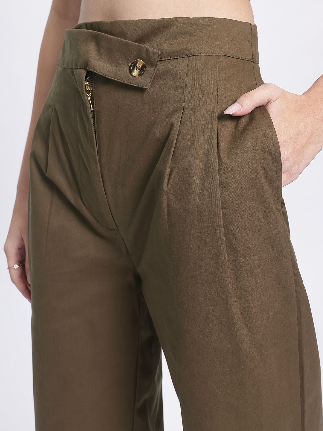 DressBerry Women Effortless Edge Pleated Cropped Trousers