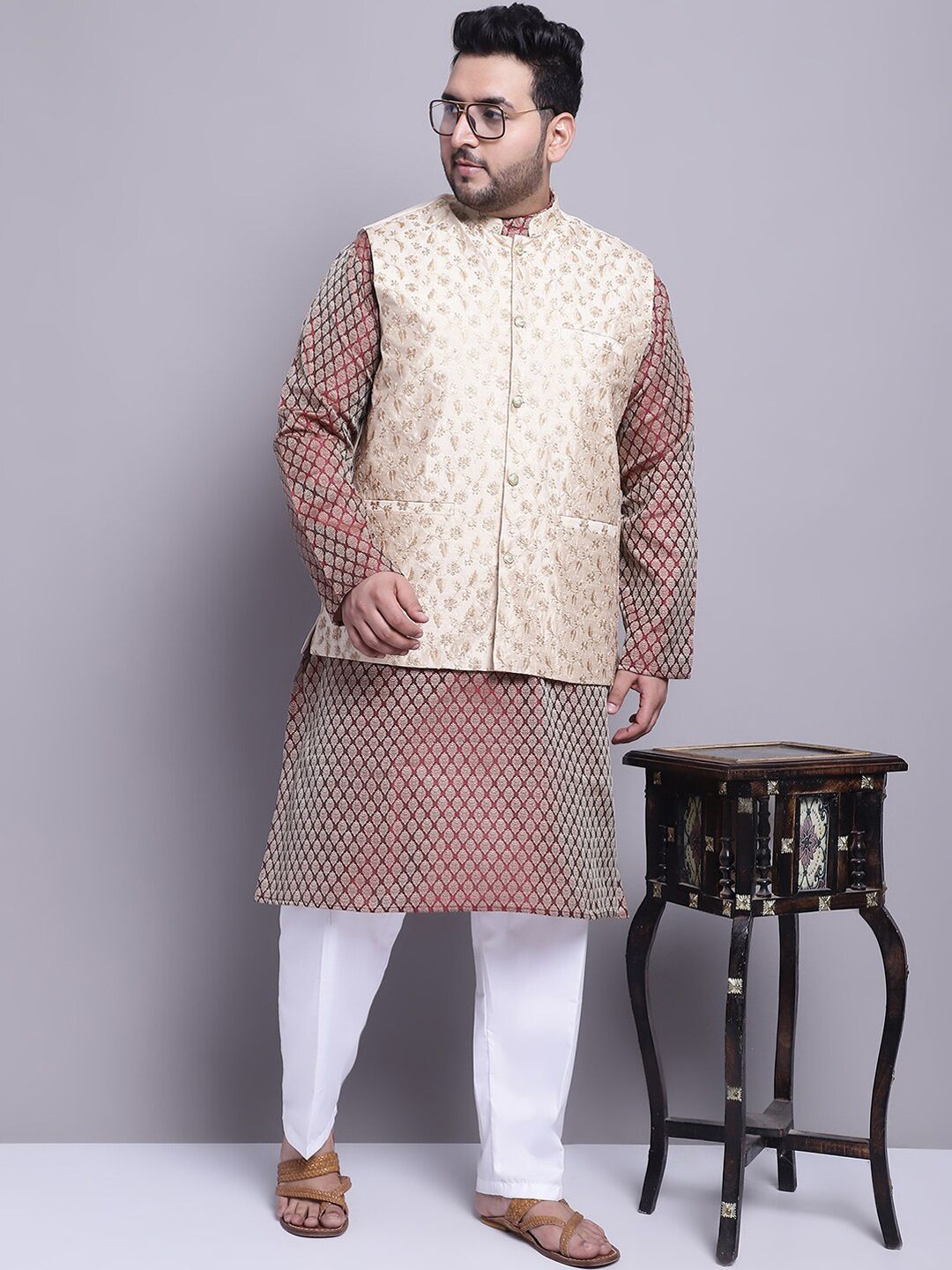 SOJANYA PLUS Woven Design Kurta & Pyjamas With Nehrujacket