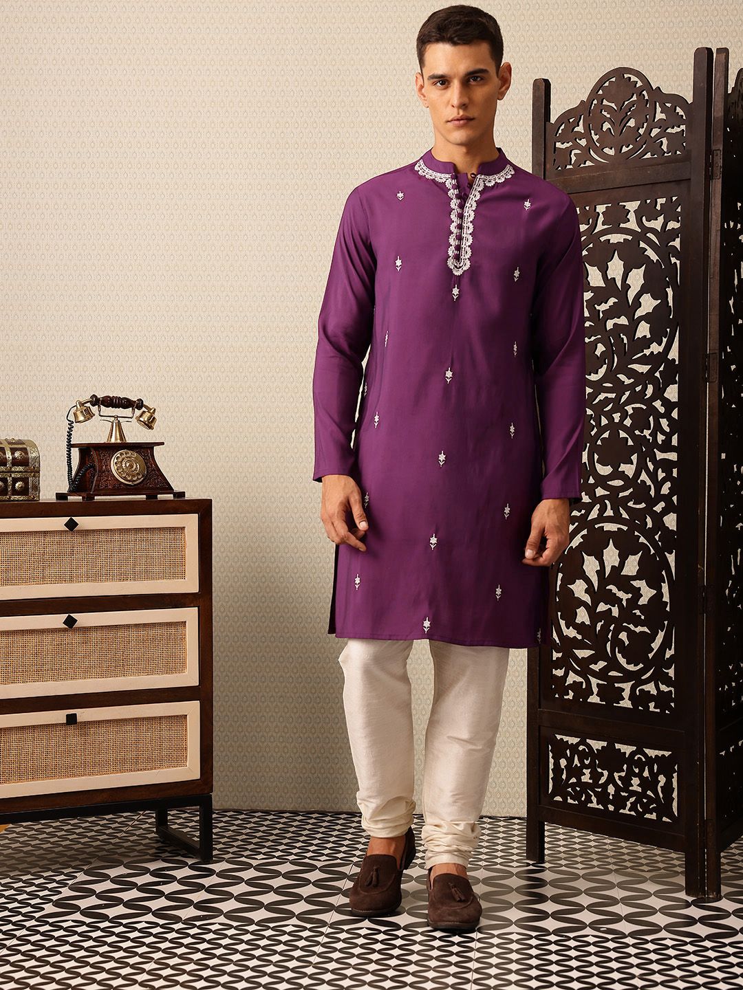 House of Pataudi Floral Embroidered Jashn Kurta
