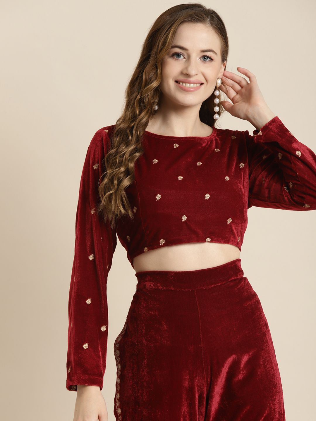 Shae by SASSAFRAS Maroon & Gold-Toned Embroidered Velvet Regular Crop Top