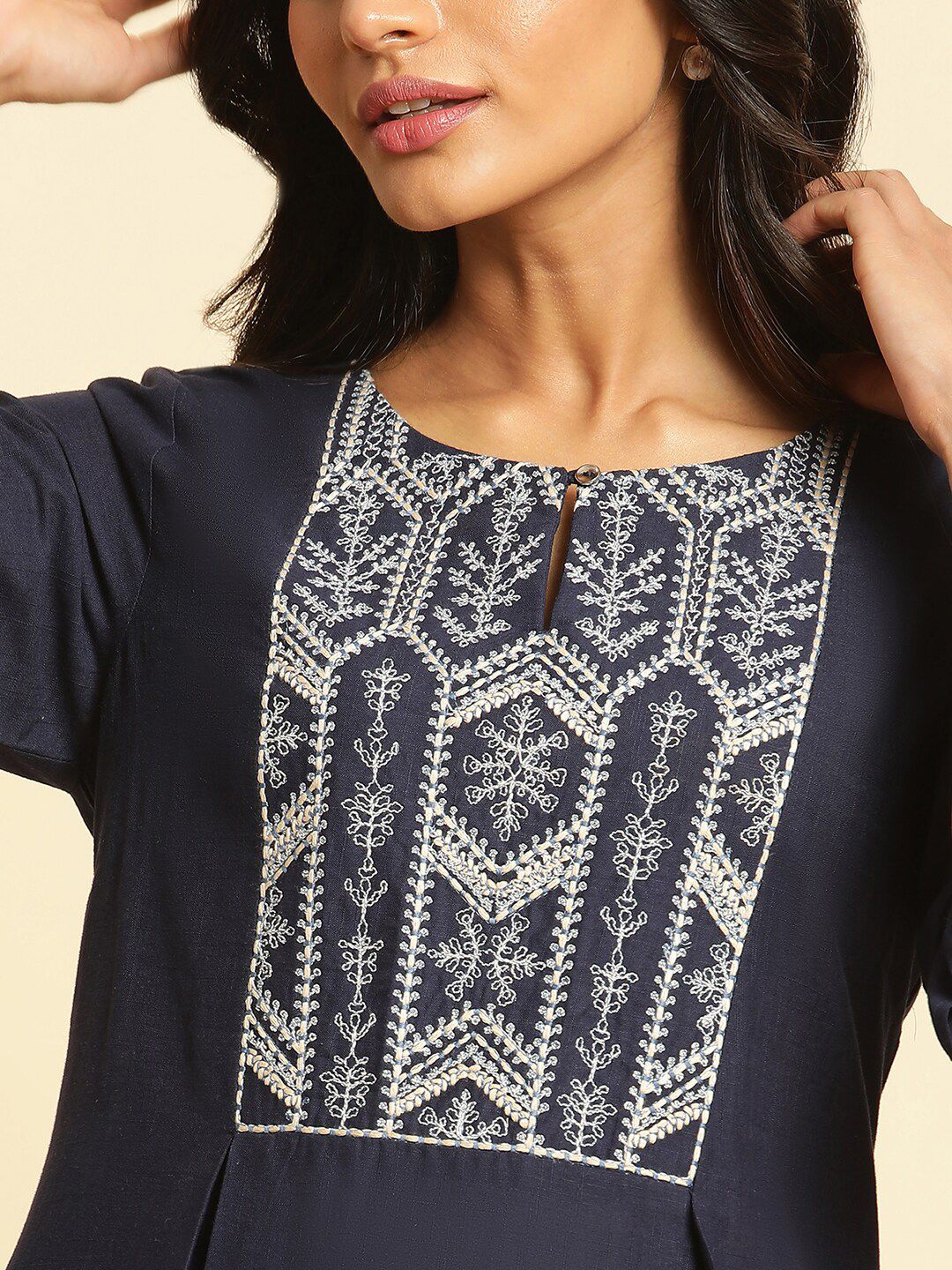 W Ethnic Motifs Yoke Design Thread Work Straight Kurta