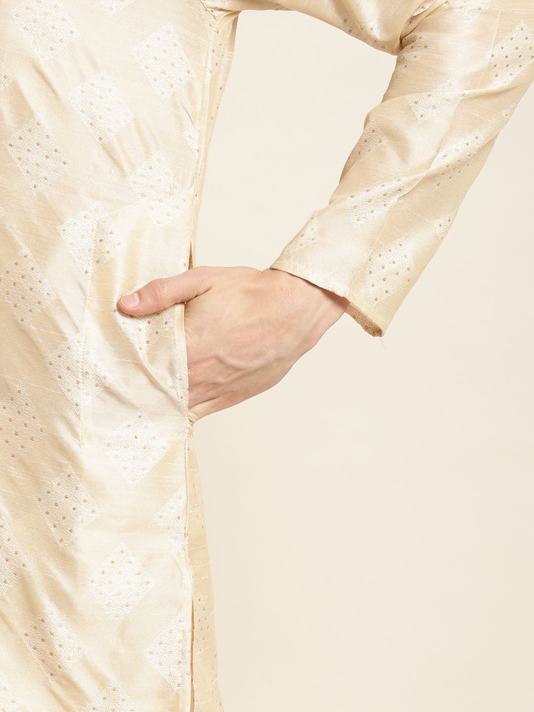 SOJANYA Men Cream-Coloured & Golden Ethnic Motifs Kurta