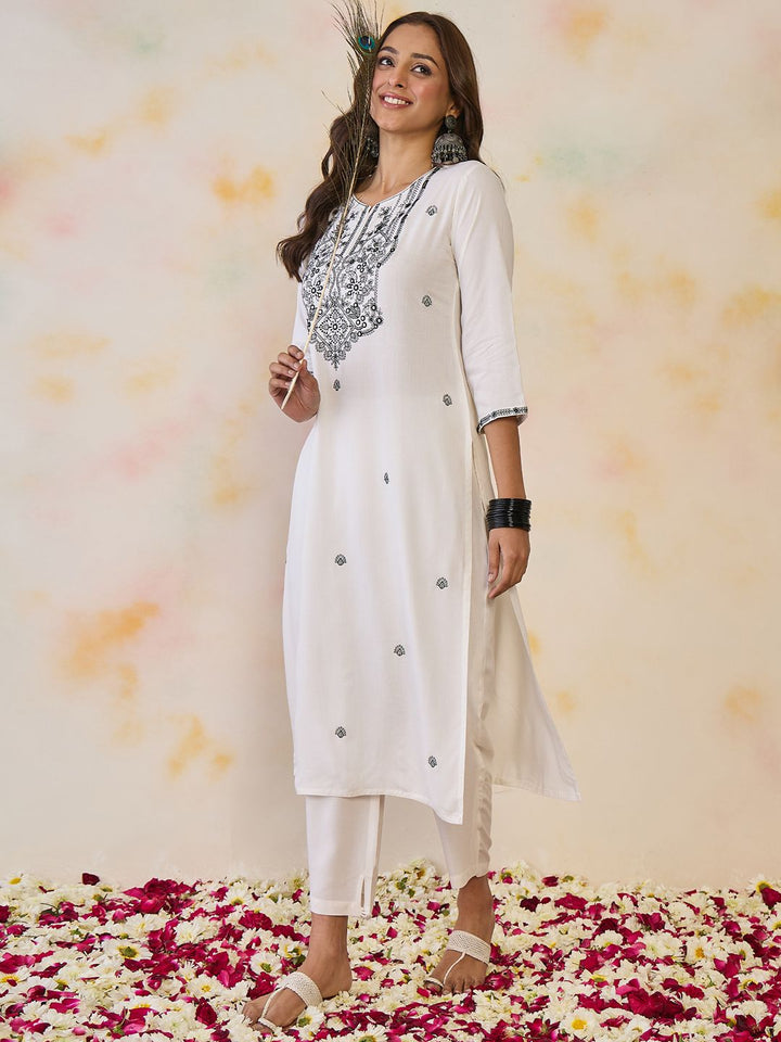 Indo Era Women Floral Embroidered Thread Work Floral Kurta