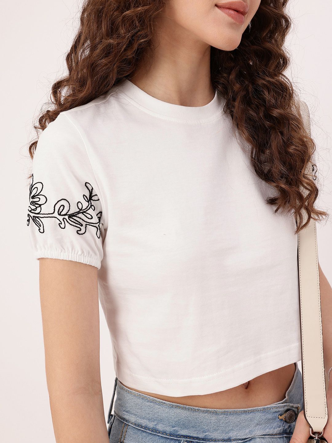 DressBerry Classic Feminine Embroidered Detail Crop Top
