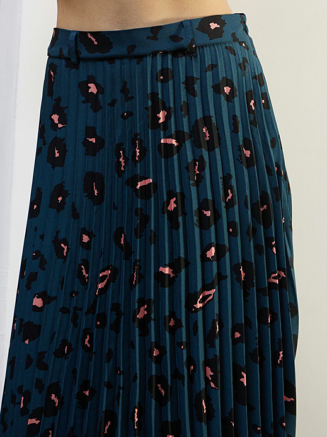 Berrylush Blue & Orange Animal Printed Accordion Pleated Flared Casual Midi A-Line Skirt