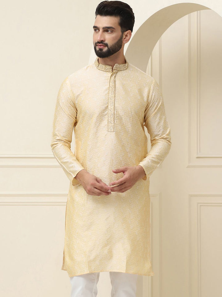 SOJANYA Paisley Woven Design Thread Work Kurta