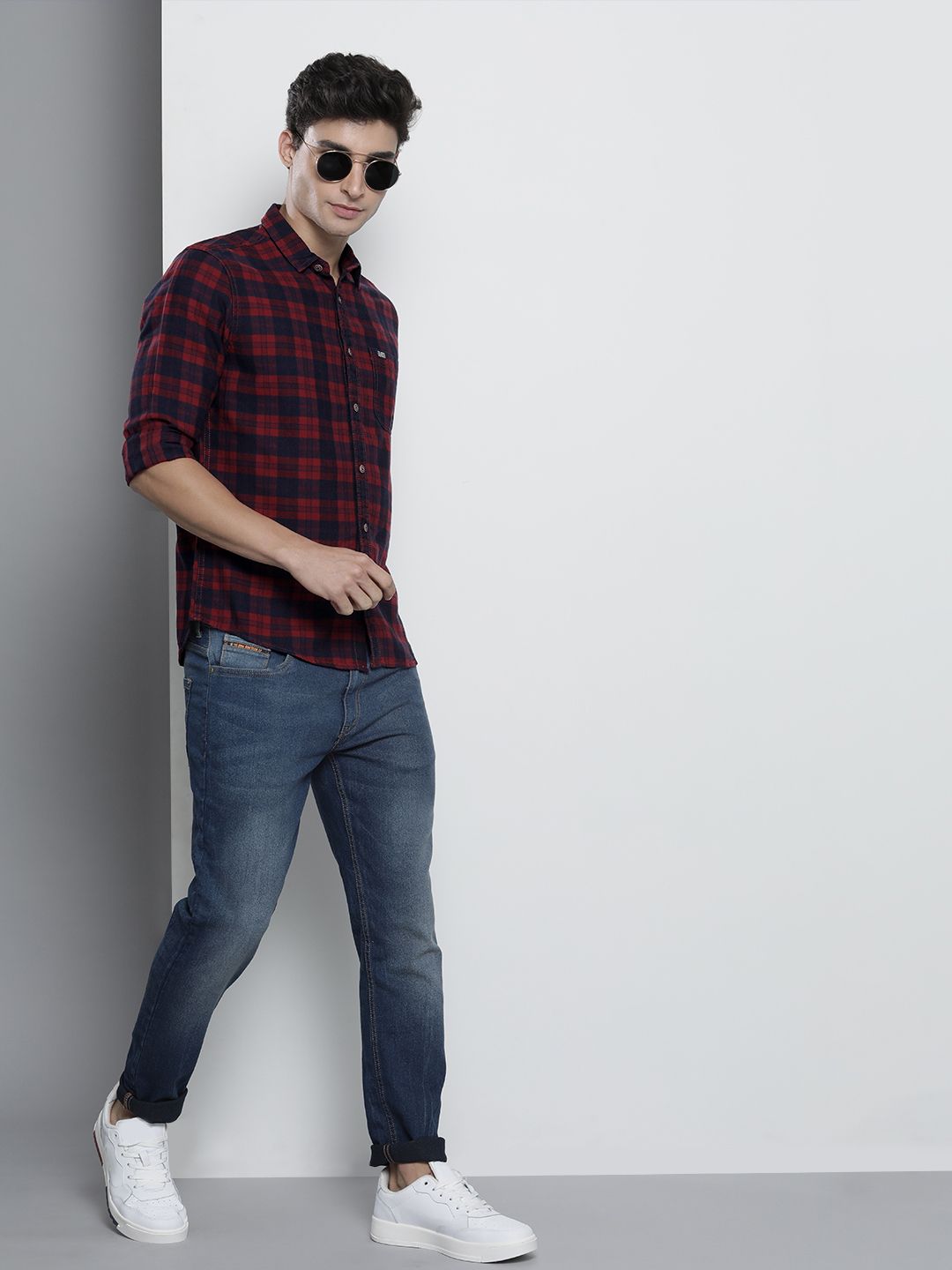 The Indian Garage Co Men Maroon & Navy Blue Checked Cotton Casual Shirt