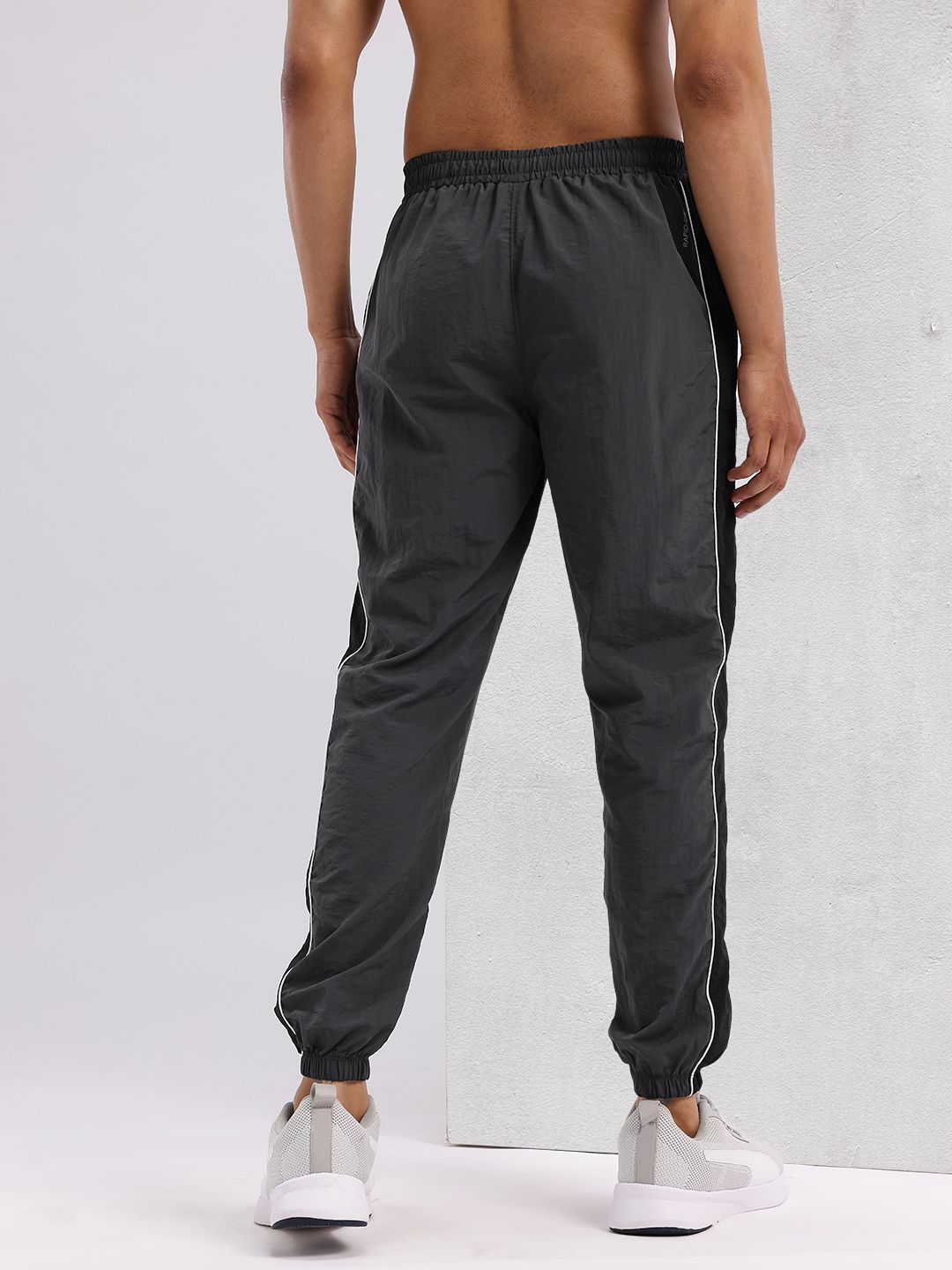 HRX by Hrithik Roshan Men Contrast Stitching Mid-Rise Rapid-Dry Running Joggers
