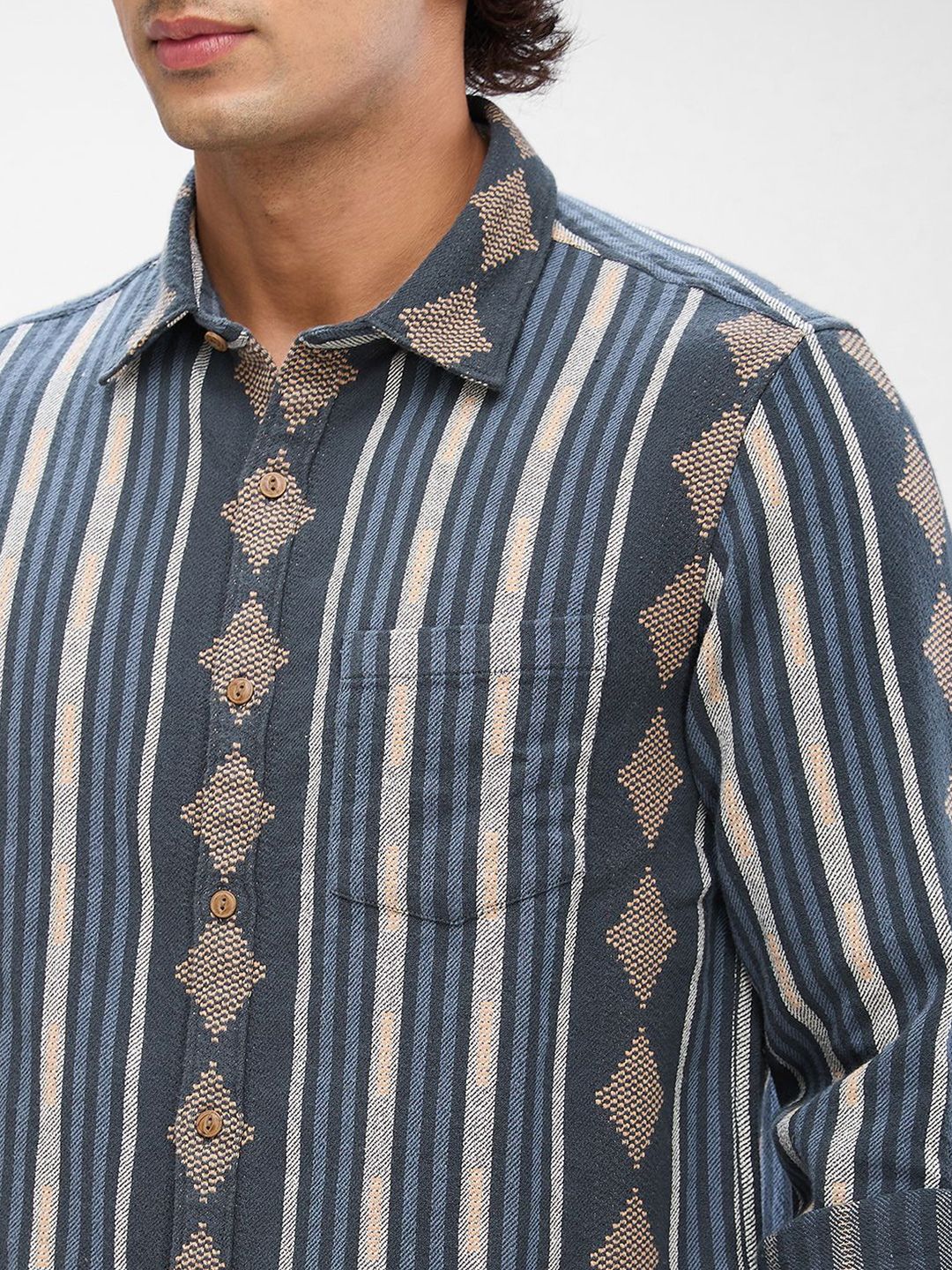 SPYKAR Men Slim Fit Opaque Striped Spread Collar Casual Shirt