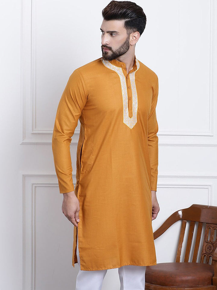 SOJANYA Geometric Yoke Design Kolar Mandarin Pure Cotton Kurta Lurus