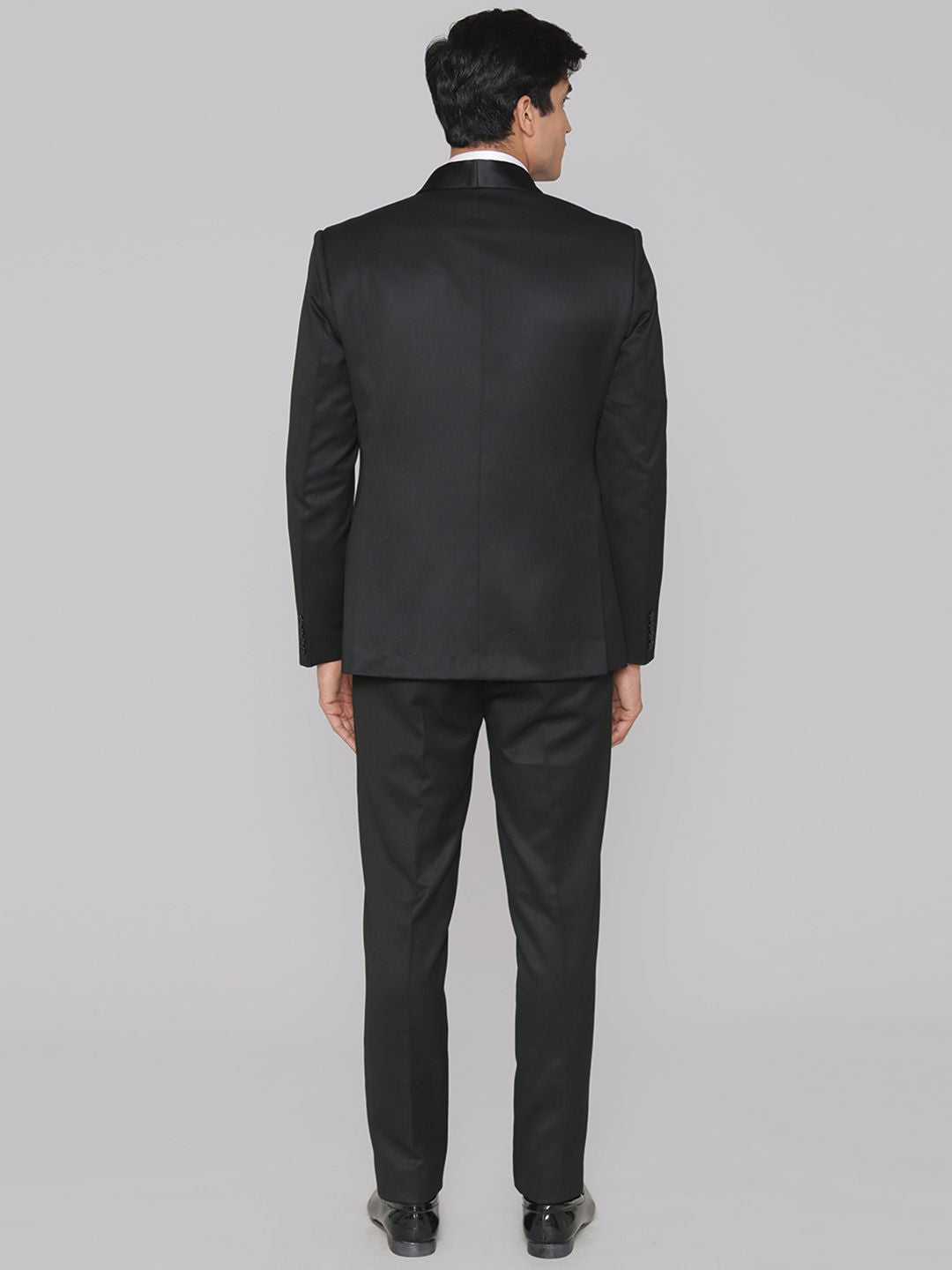 MANQ Men Black Solid Slim Fit Tuxedo Suit