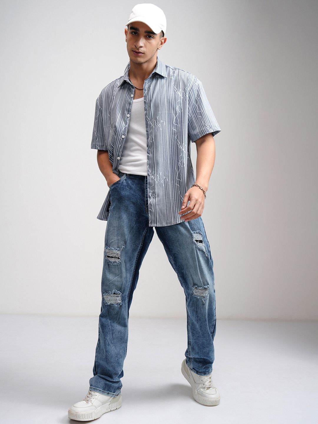 HIGHLANDER Men Straight Fit Mildly Distressed Light Fade Stretchable Jeans