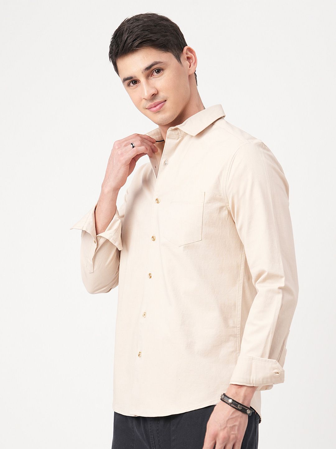 VASTRADO Men Classic Slim Fit Cutaway Collar Solid Cotton Casual Shirt