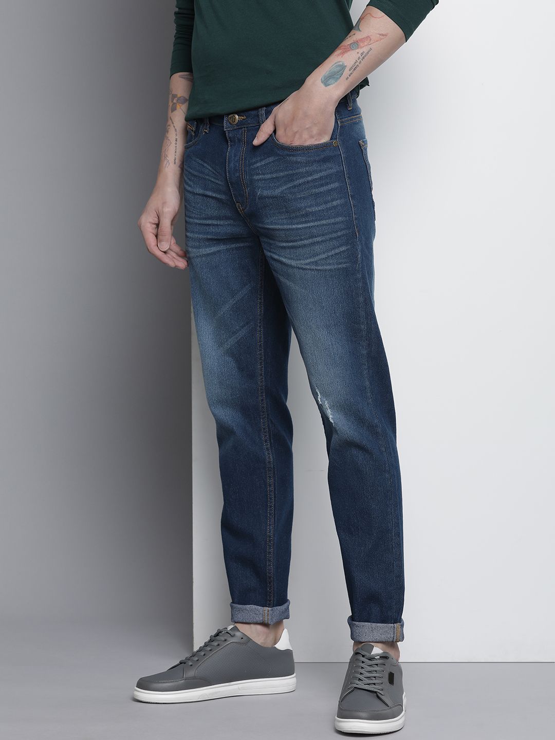 The Indian Garage Co Men Slim Fit Mildly Distressed Light Fade Stretchable Jeans