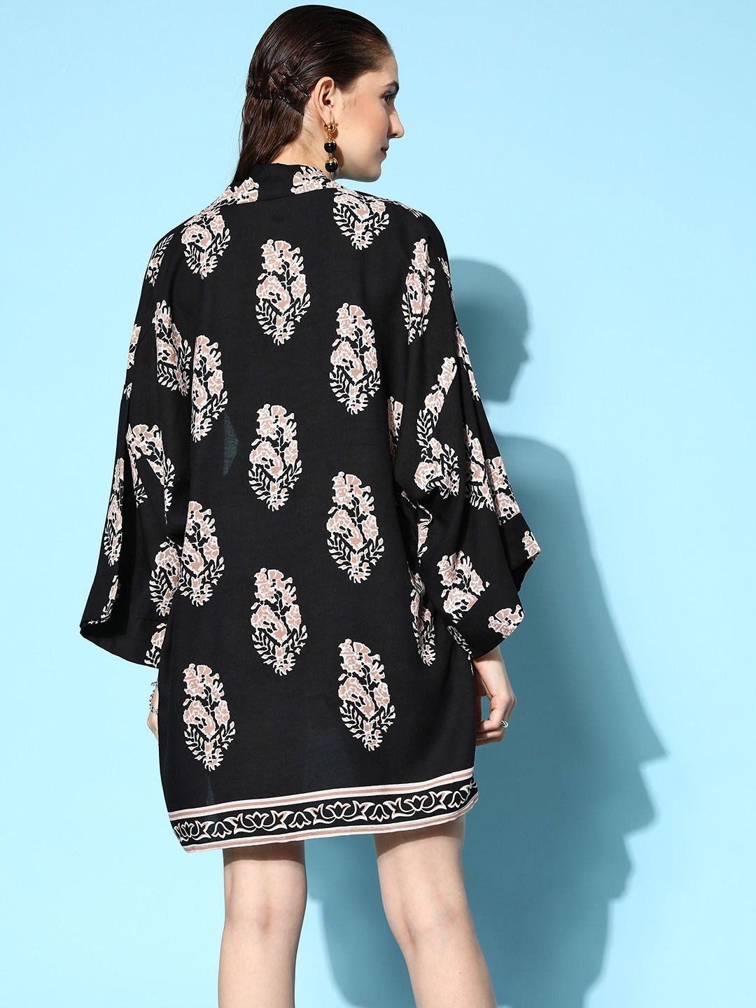 Berrylush Women Black Paisley Printed Top & Shorts With Shrug