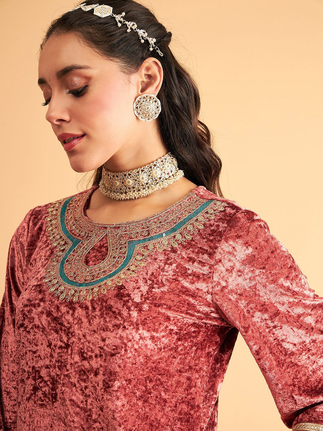 Shae by SASSAFRAS Ethnic Motifs Yoke Design Thread Work Velvet Kurta