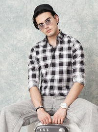 The Indian Garage Co Men Black & White Checked Cotton Casual Shirt