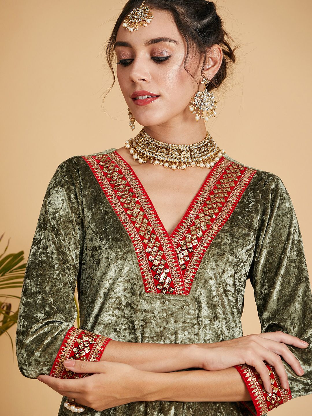 Shae by SASSAFRAS Thread Work Velvet Straight Kurta